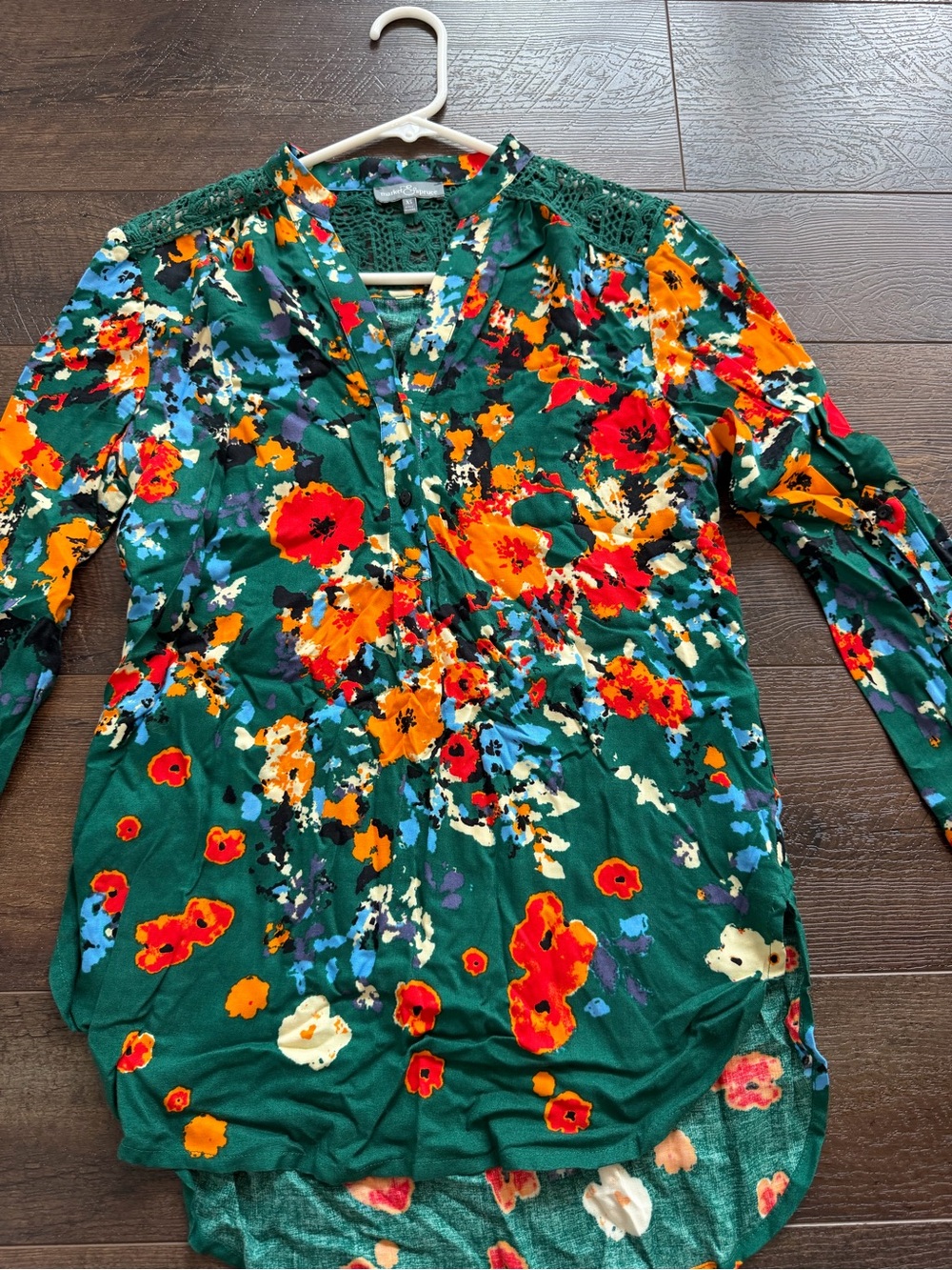 Women's Green Floral V-Neck Blouse - Market & Spruce